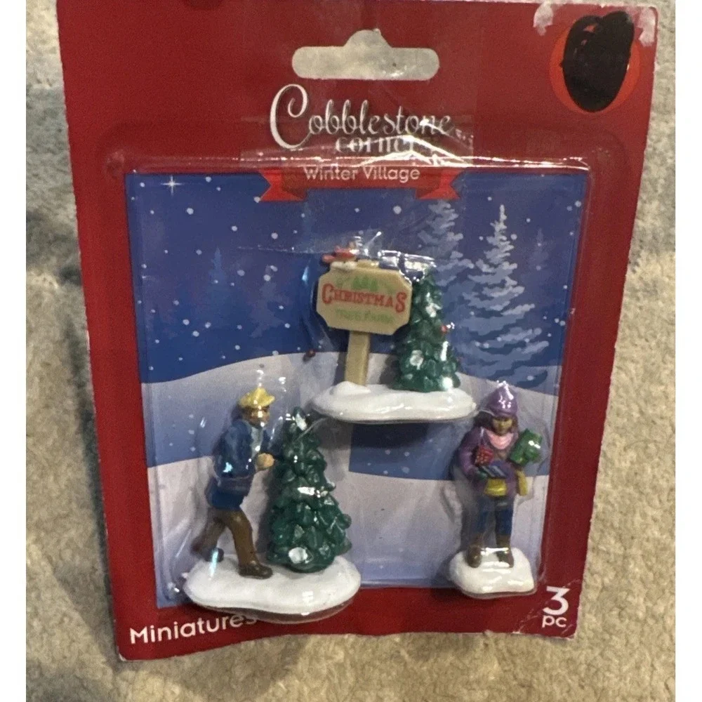 Cobblestone Corners 3 Pc Christmas Winter Village Miniature‎ Family Figurines